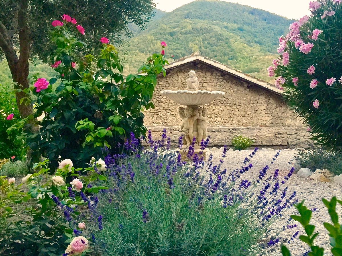 Palazzo Sant'Angelo Bed and Breakfast Spoleto Buitenkant foto